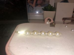 Beautiful Coquette Pearl Clip