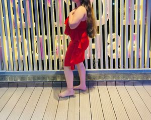 one time used this dress amazing dres