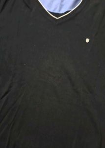 Men&#39;s Black V-Neck Sweater