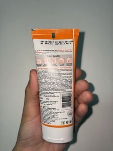 Himalaya ultra light sunprotect + sunscreen