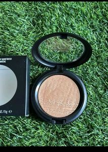 MAC highlighter (whisper of glit)