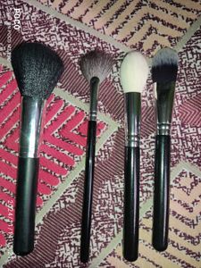 12 Face And Eyes Brushes With Storage Bag