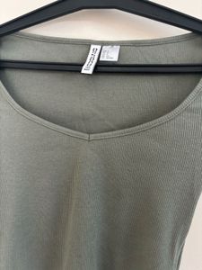 H&amp;M SWEETHEART NECK TSHIrt
