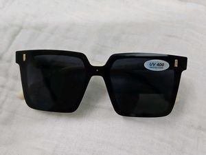 Chic Black Sunglasses