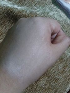 Essence Pretty Natural Foundation