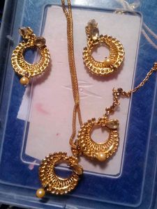 Necklace With Earinga Nd Tika