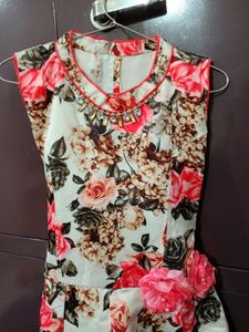 Elegant Floral Partywear Gown 🧡