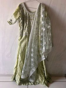 Designer  Pista Gaun