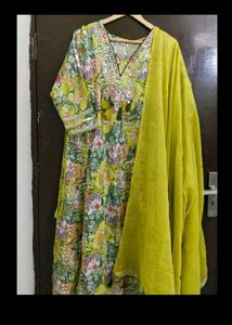 Beautiful Partywear Floral Kurta Set & Dupatta