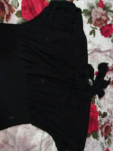 MEDIUM SIZE AND STRETCHABLE ALSO