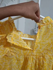 Top With Ballon Sleeves