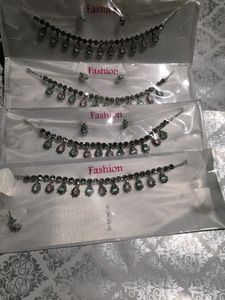 💥Move On Sale 💥4 Combo Jewellery Set.