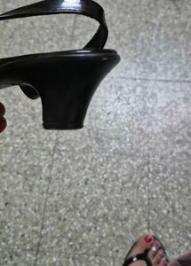 Black Color Heels Sandal Size 6