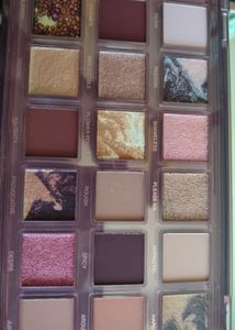 Huda Beauty Naughty Nude Eyeshadow Palette