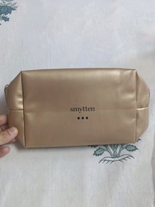 SMYTTEN Golden Vanity Pouch