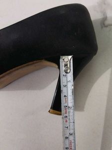Want someone to buy 2.5 CM Heel