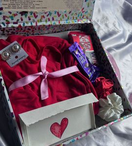 CUSTOMISED GIFT HAMPER