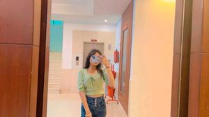 Cute Green Tie-Neck Crop Top