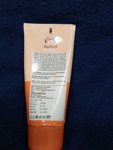 Gwen Look Apricot Scrub