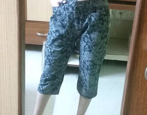 Black With White Printed Capri Pants| Knee Length