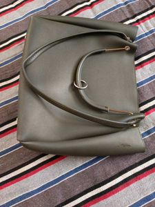 Handbag with free keychain