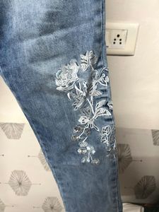 Embroidered Denim Jeans💙🏃‍♀️