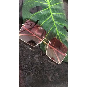 Red Shade Beautiful Women Sunglasses..big Size.wit