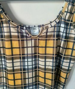 SSS : Cute Yellow plaided crop top😍