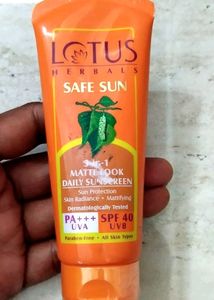 LOTUS  SPF 40