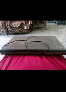 Akai Dvd Player With 2 Speakers In Good Condition
