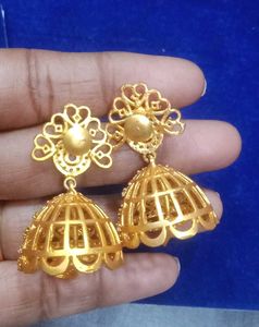 🆕️ Golden Matt Finish Stone Studded Jhumkis 😍