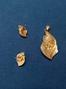 Brand New Pendent Set