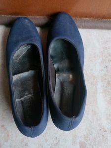 Navy Blue Vintage Pumps