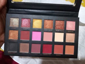 Huda Beauty Eyeshadow Palette(DUPE)
