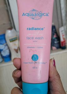 Aqualogica Radiance+ Smoothie Face Wash