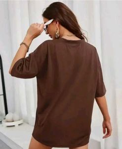 woman black t shirt over size trust no one