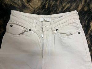 H&amp;M WHITE STRAIGHT FIT JEANS