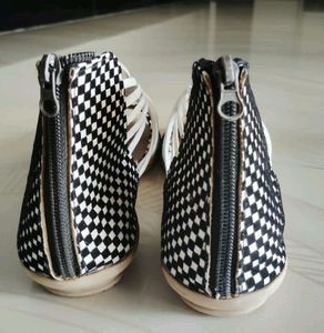 Sandal