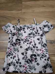 (Code) Off - Shoulder Floral Casual Top
