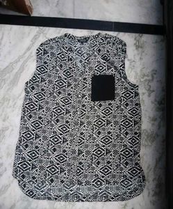 Geometric Print Sleeveless Blouse