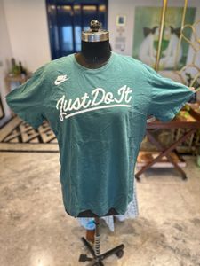 NIKE Women’s Tshirt