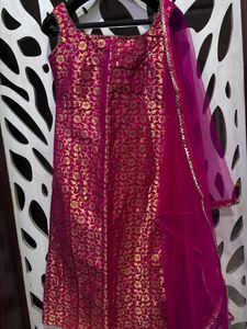 Inddus Women Pink And Gold Woven Kurta Set