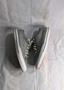 Tommy Hilfiger shoes 👟