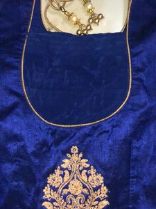 Royal Blue Gown With Near About 51 Length🤩 Condition Is Totally New. It Has Beautiful Golden Work With Dori🪡🧶