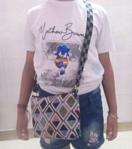 NEW NO USED SLING BAG FOR GIRLS AND KID&#39;S.