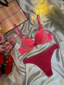 Victoria&#39;s Secret Bra Set