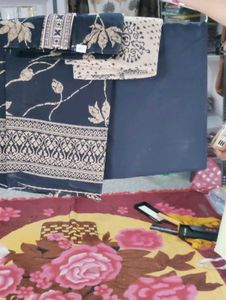 Elegant Black &amp; Gold Floral Salwar Kameez