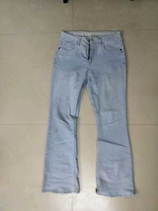 Light Wash Flare Jeans - Retro Style