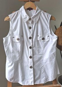 BURBERRY White Sleeveless Button-Up