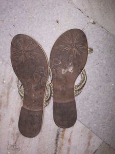 5 Used Footwear (Fixable)